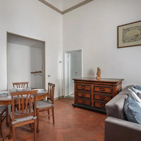 In Florence's Heart: Via Delle Seggiole Appartement *